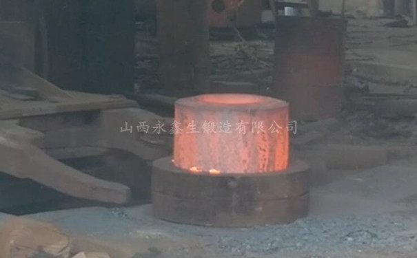 重型筒锻件镦粗