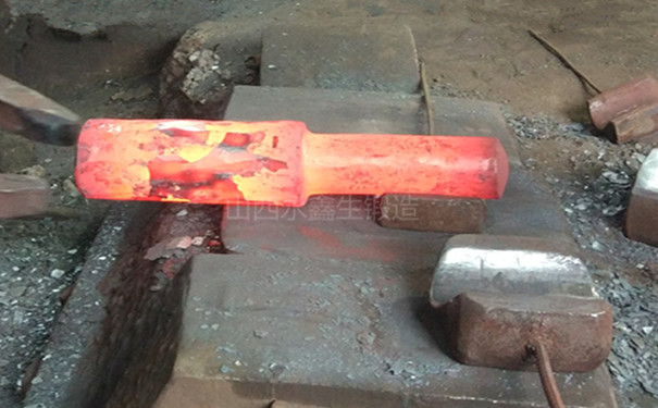 锻造加工中的锻件